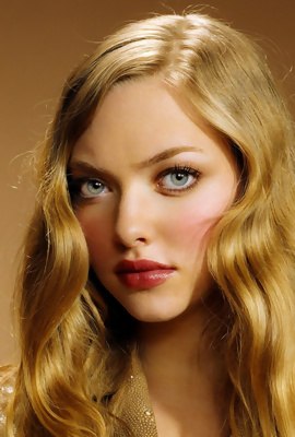 Amanda Seyfried Pantyless and Braless