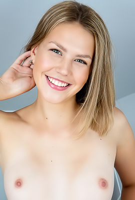 Alise J Show You How She Likes To Cum