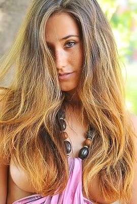 Eva Hawaiian Look