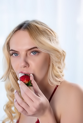 Strawberry Teen Adrianaa