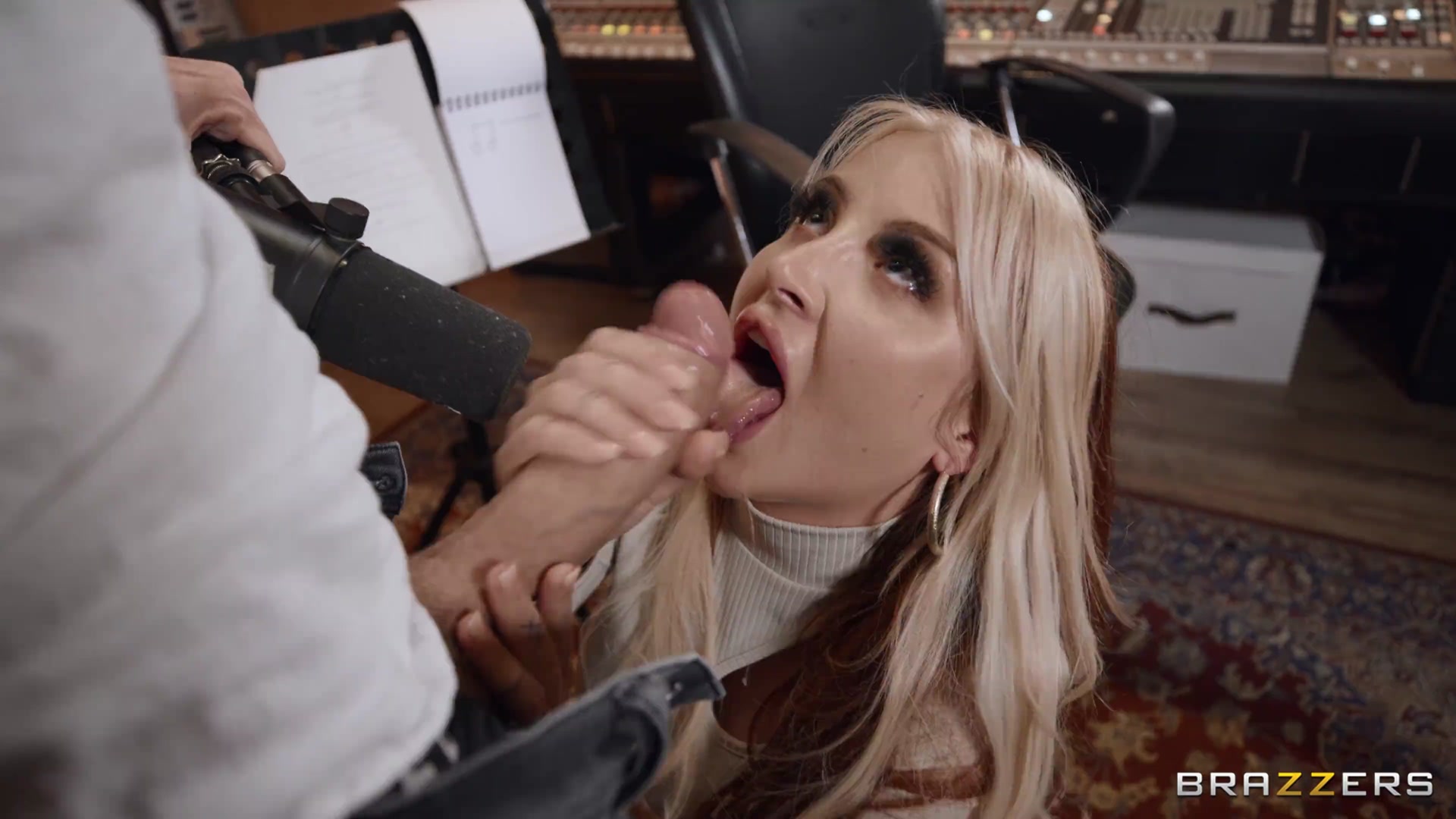 Daisy May In Hardcore ASMR - Picture 03