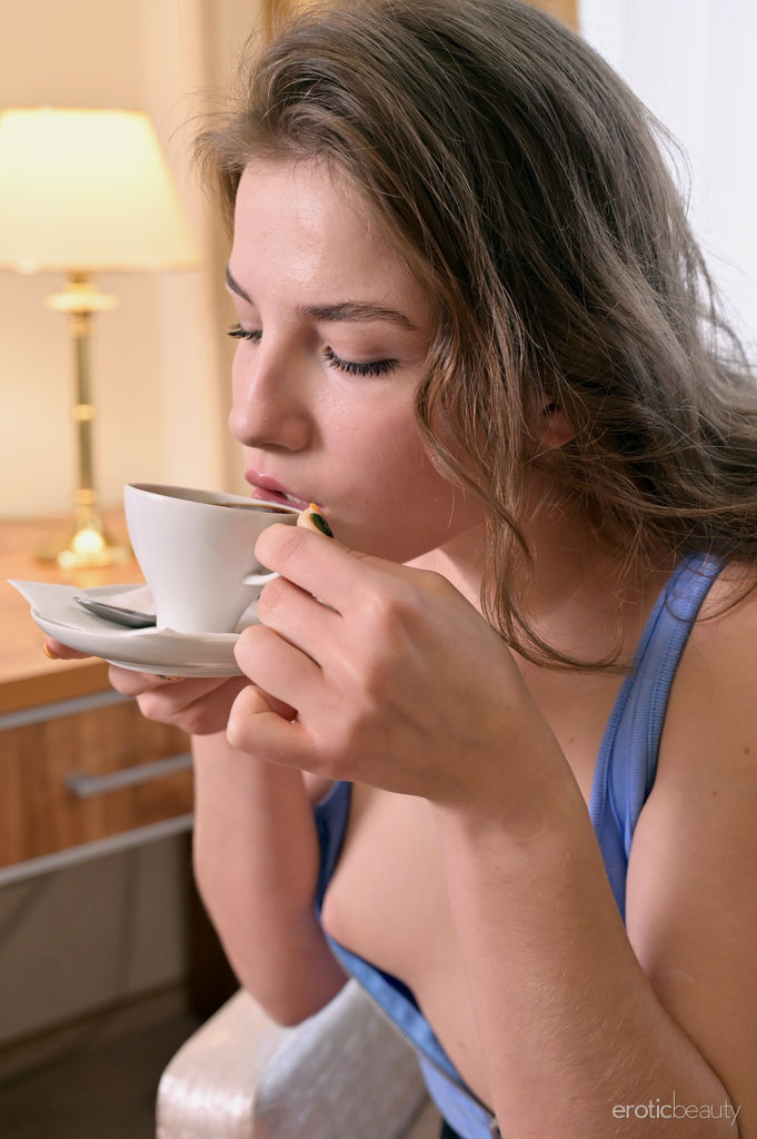 Milana Taylor In Hot Tea - Picture 03