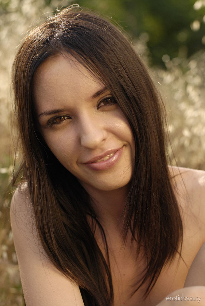 Nika E In Harvisting Time - Picture 02