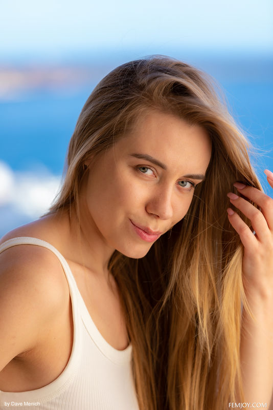 Ryana In Seaside Sensous  - Picture 05