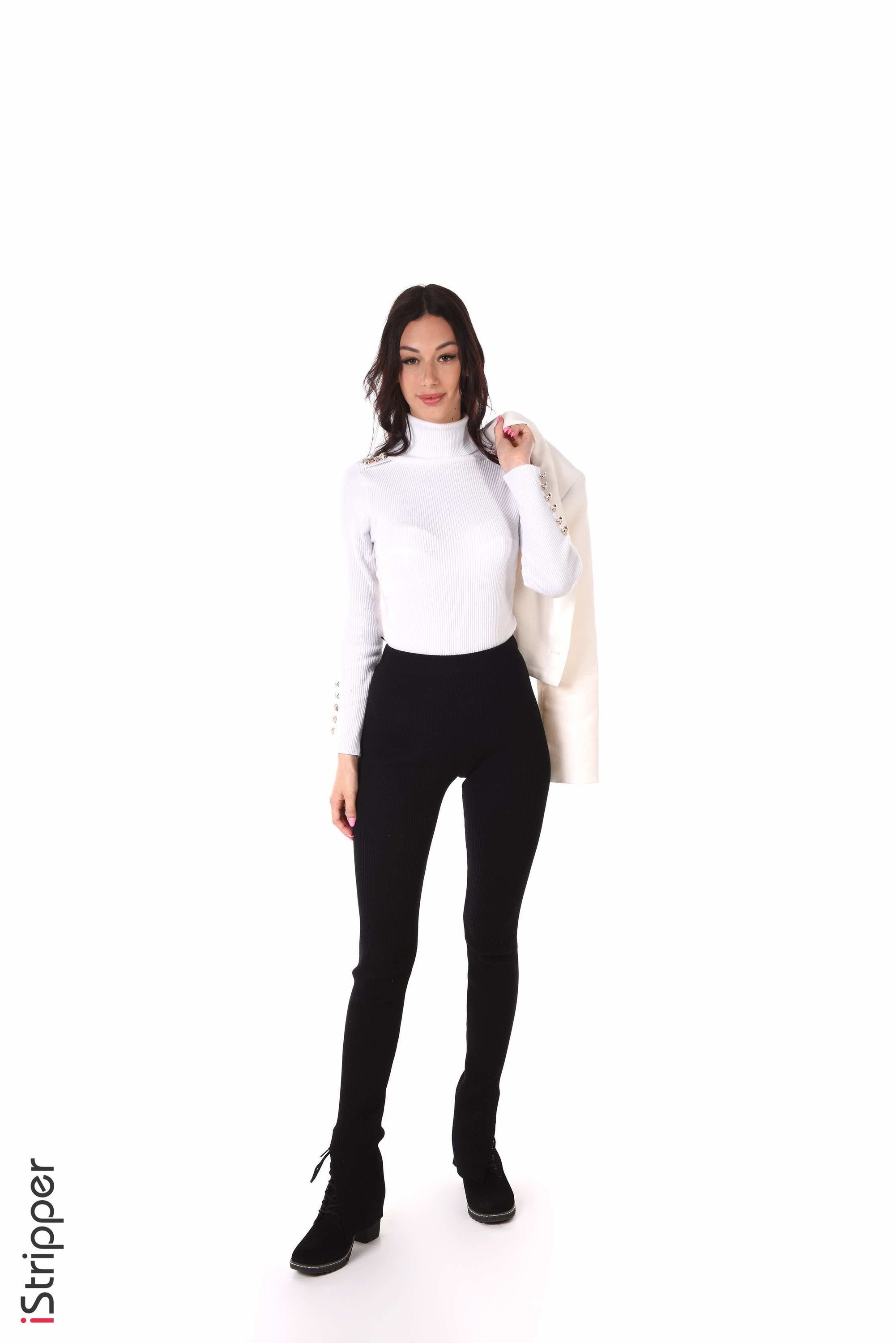 Shania In Captain's Orders - Picture 01