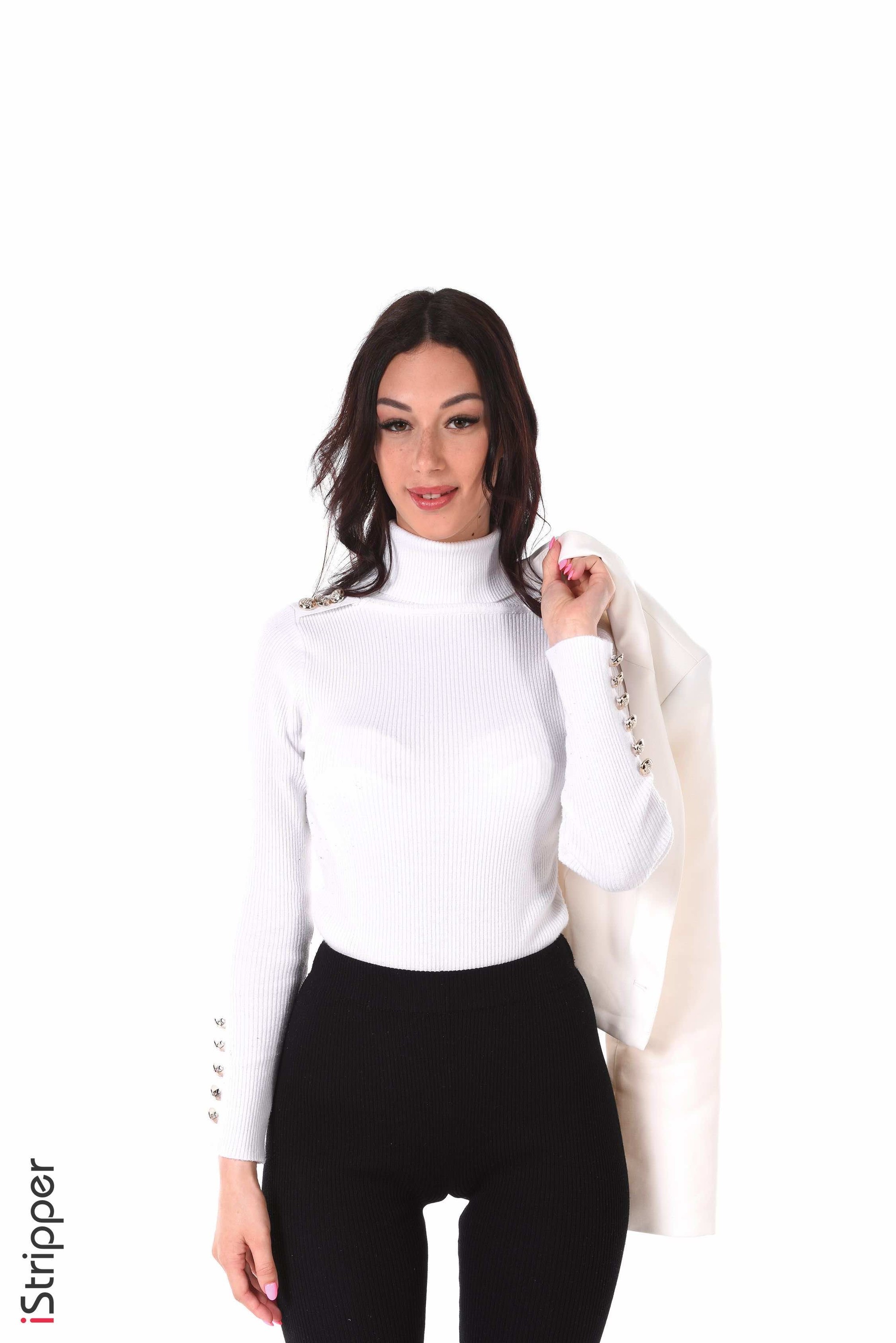 Shania In Captain's Orders - Picture 02