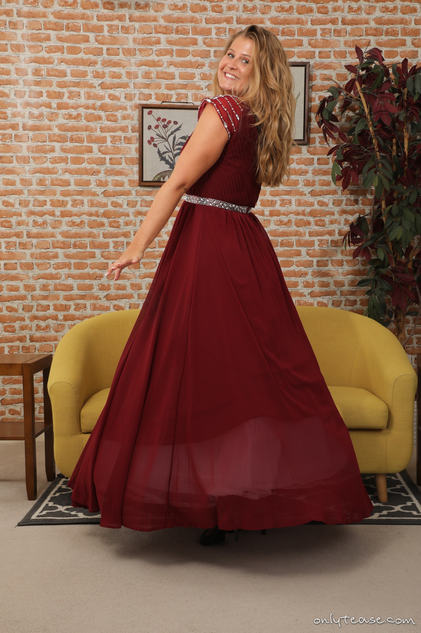 Lucy Ava Takes Her Clotes Off - Picture 01