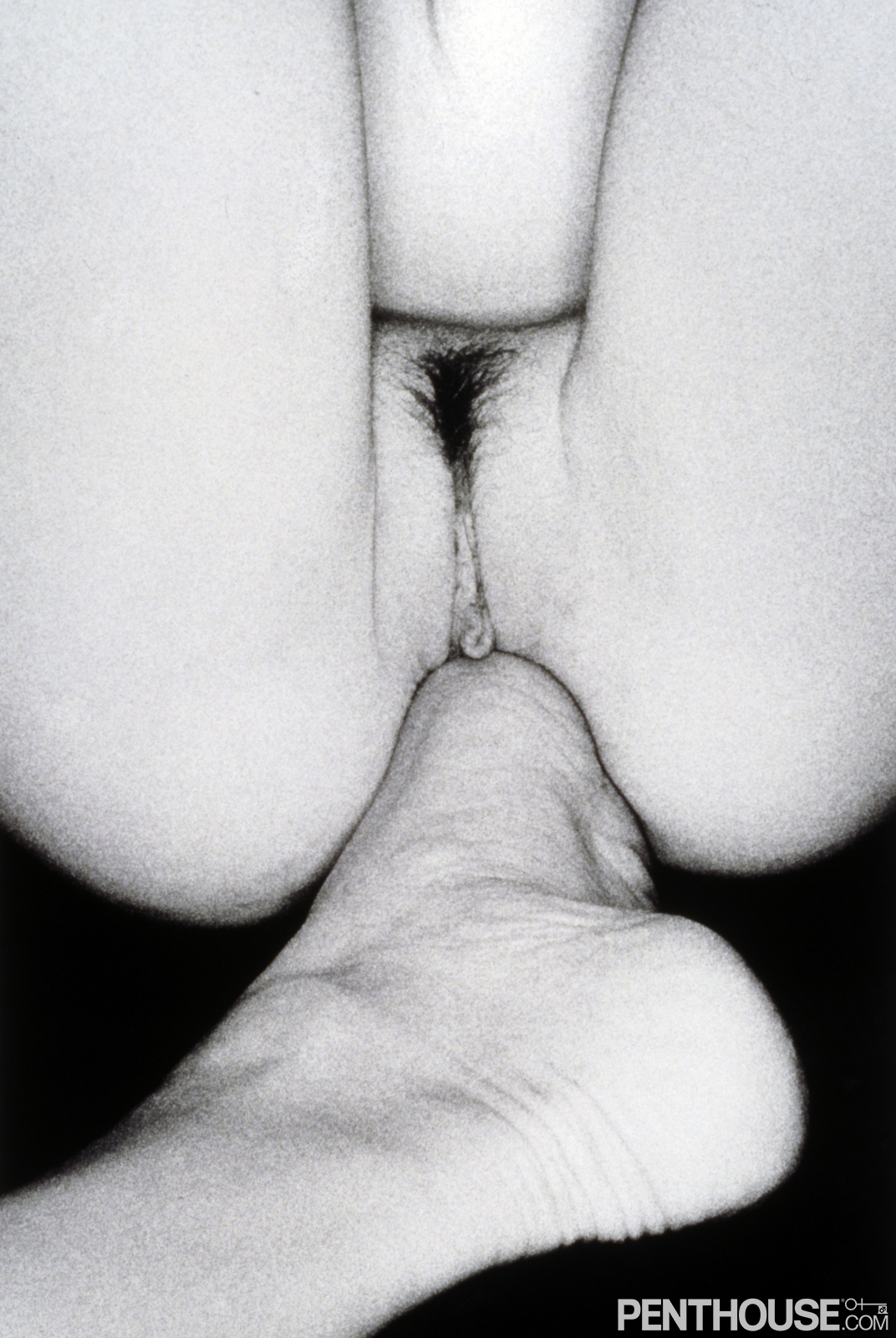 Angela And Savanna Had Some Strange Parties - Picture 00