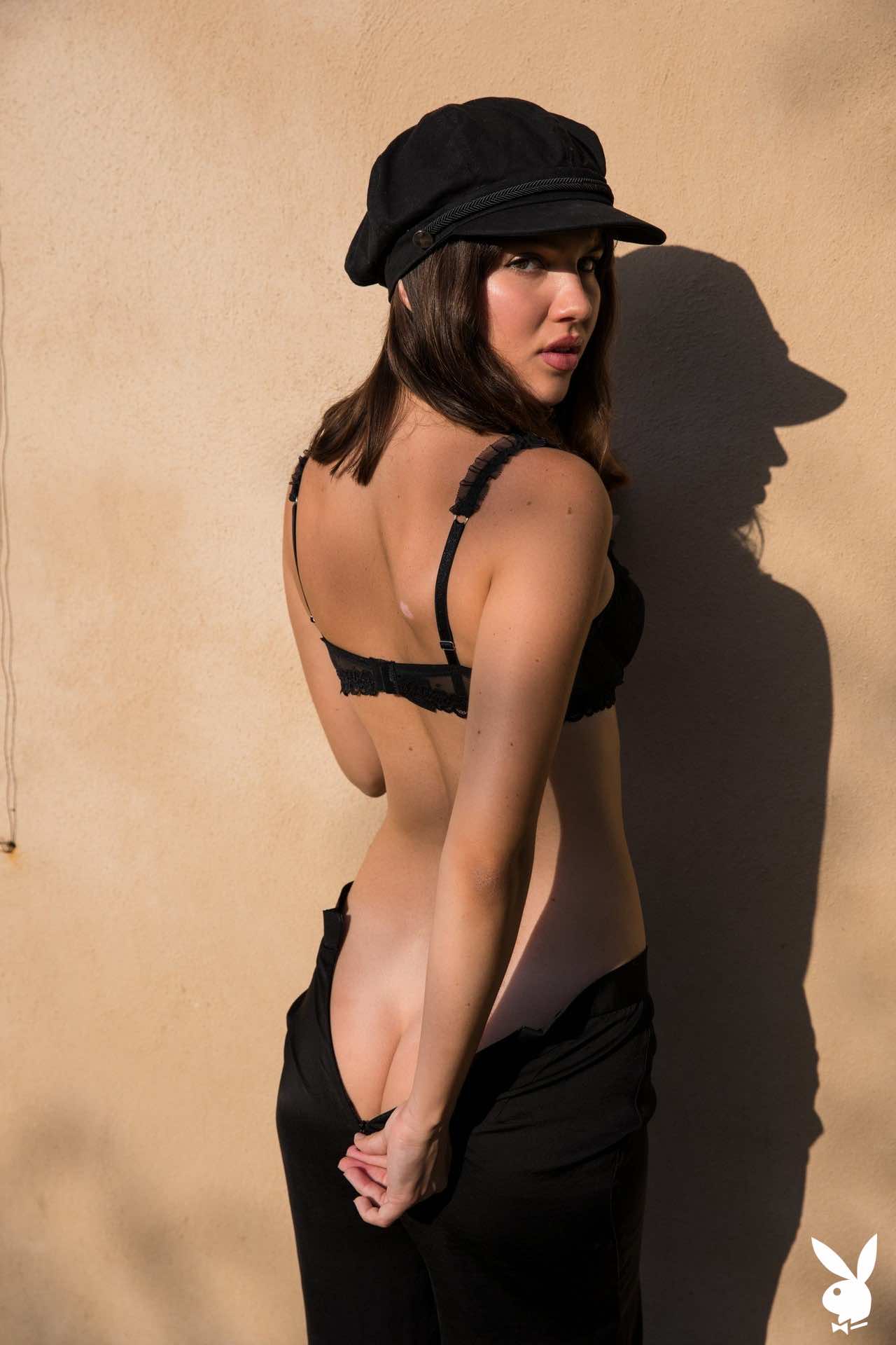 Laura Devushcat In Rustic Invitation - Picture 00