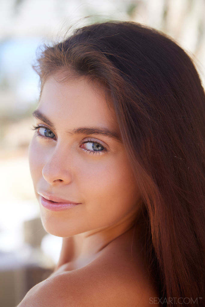 Foxy Alissa In Captivate - Picture 06