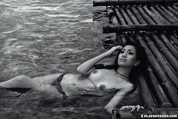 Petite Filipino model Gypsy Sarcon enjoys vacation - Picture 12