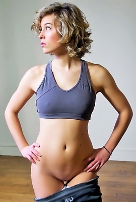 Sporty Sofia working out, hard and pantyless
