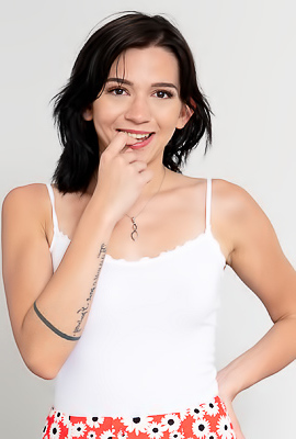 Busty Babe Riley Jean Take An Intimate Tour Of Her Body