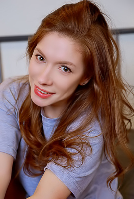 Sata Jones Voluptuous Beauty Smiles Seductively As She Spreads Her Long Legs In A Wide Split