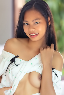 Po Share Her Naked Beauty With You For The First Time