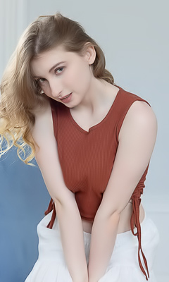 Minnie Lighter Spreads Her Long Legs In A Wide Split