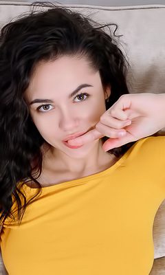 Dzhili Shows Enticing Rear View Of Her Perfect Ass