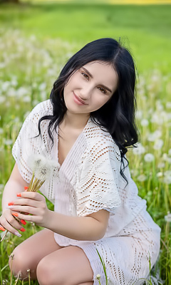 Sasha Jane Unveils Her Curves To Morning Sun Amid Wildflowers