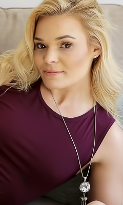 Chloe Cherry Commands Blowjob After Getting Caught